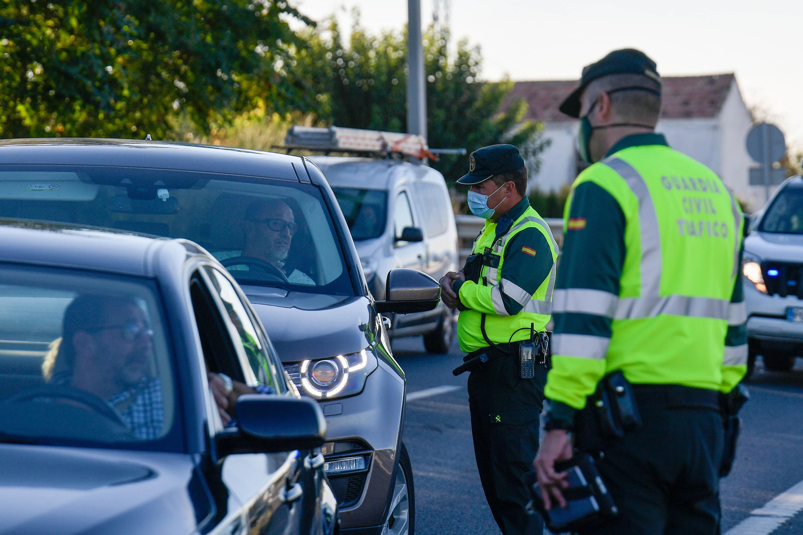 Fotos: así están siendo los controles de Policía y Guardia Civil en Granada por el confinamiento