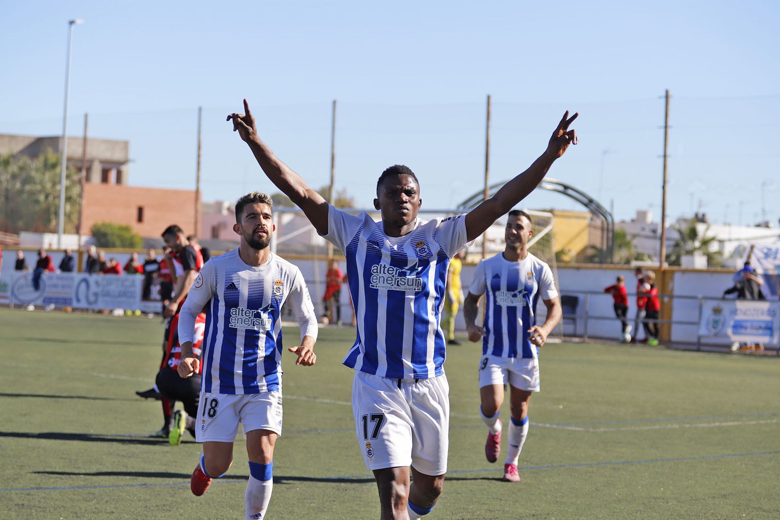 Peter en la celebración del gol frente al Cabecense.