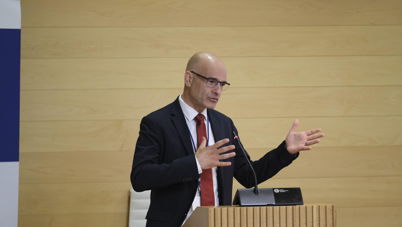 La Reina Sofía inaugura el I Congreso Internacional sobre ELA, en imágenes