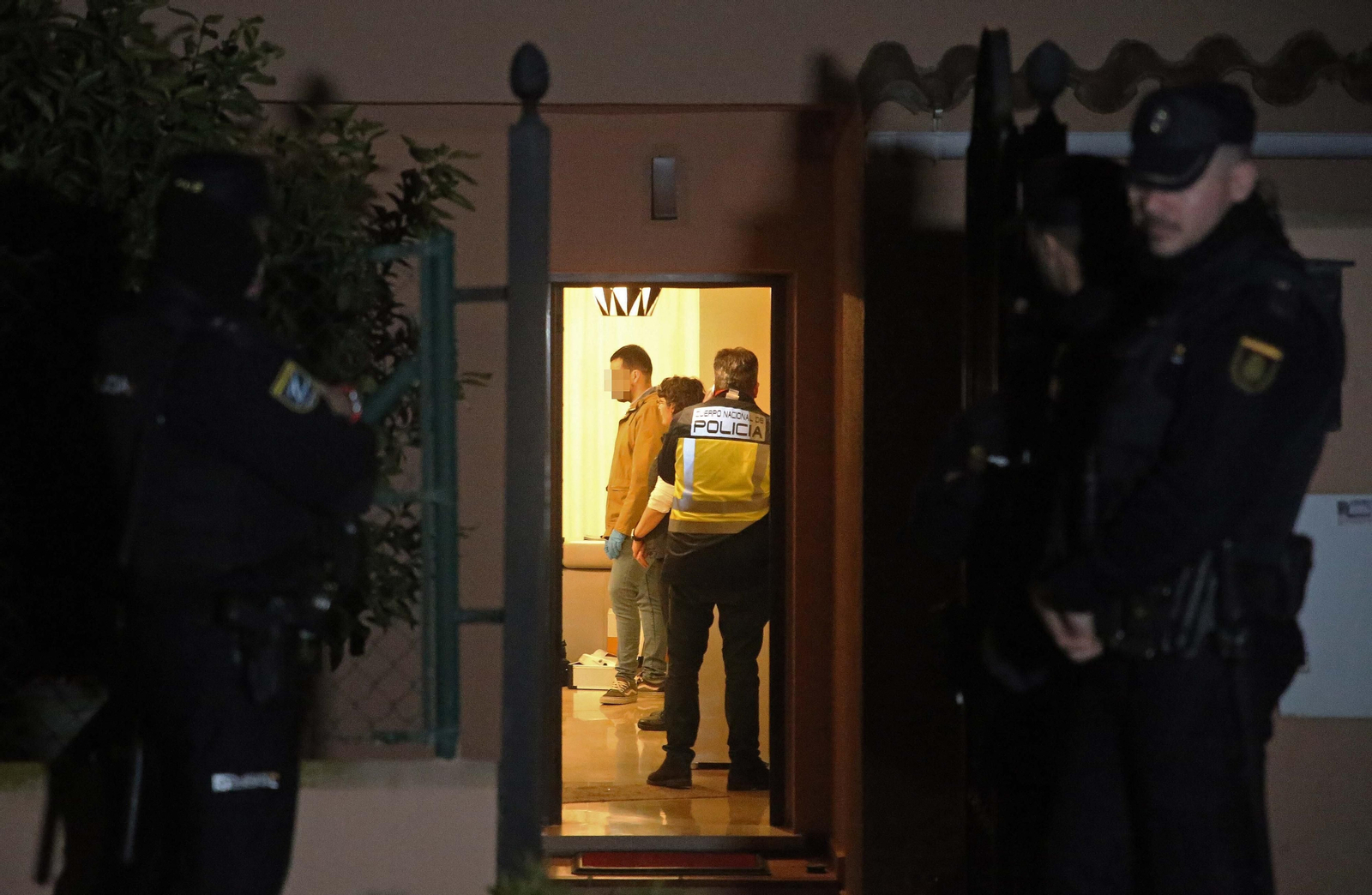 Fotos de la investigación de la Policía Nacional por dos muertes en La Alcaidesa, La Línea