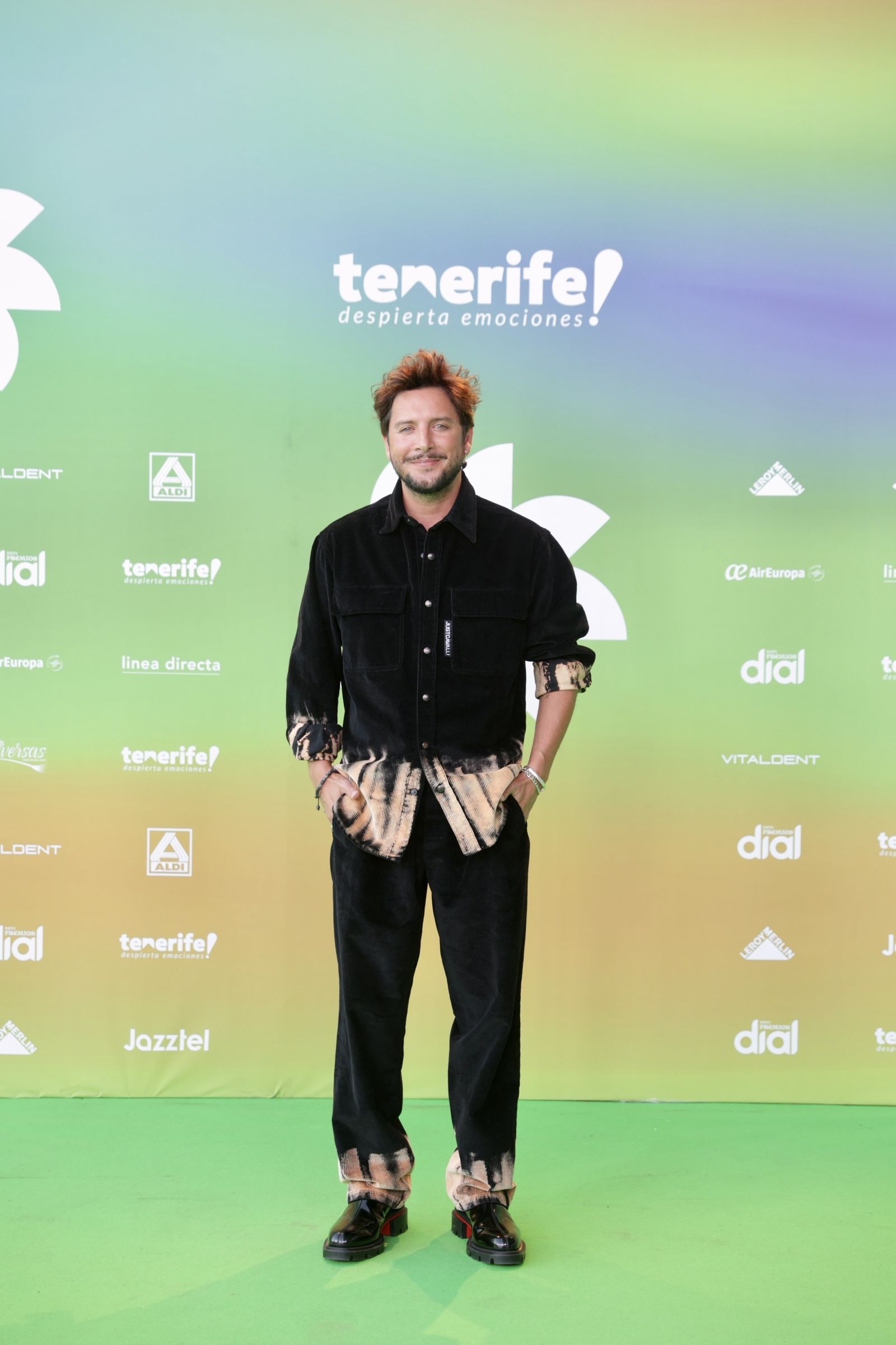 Manolo Carrasco en la alfombra de los premios Dial