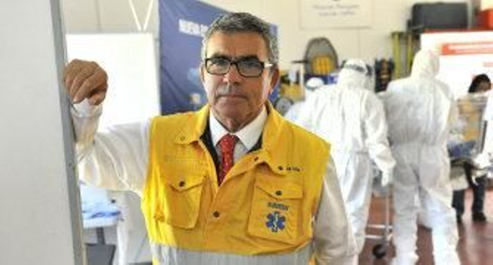 Carlos Álvarez, en las instalaciones de la Escuela del Grupo SAMU en Gelves. / Juan Carlos Vázquez