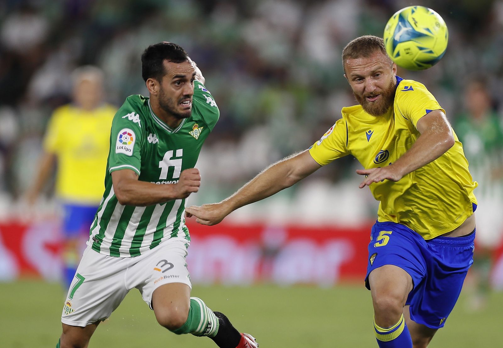 Haroyan y Juanmi en el Betis-Cádiz de la pasada temporada.