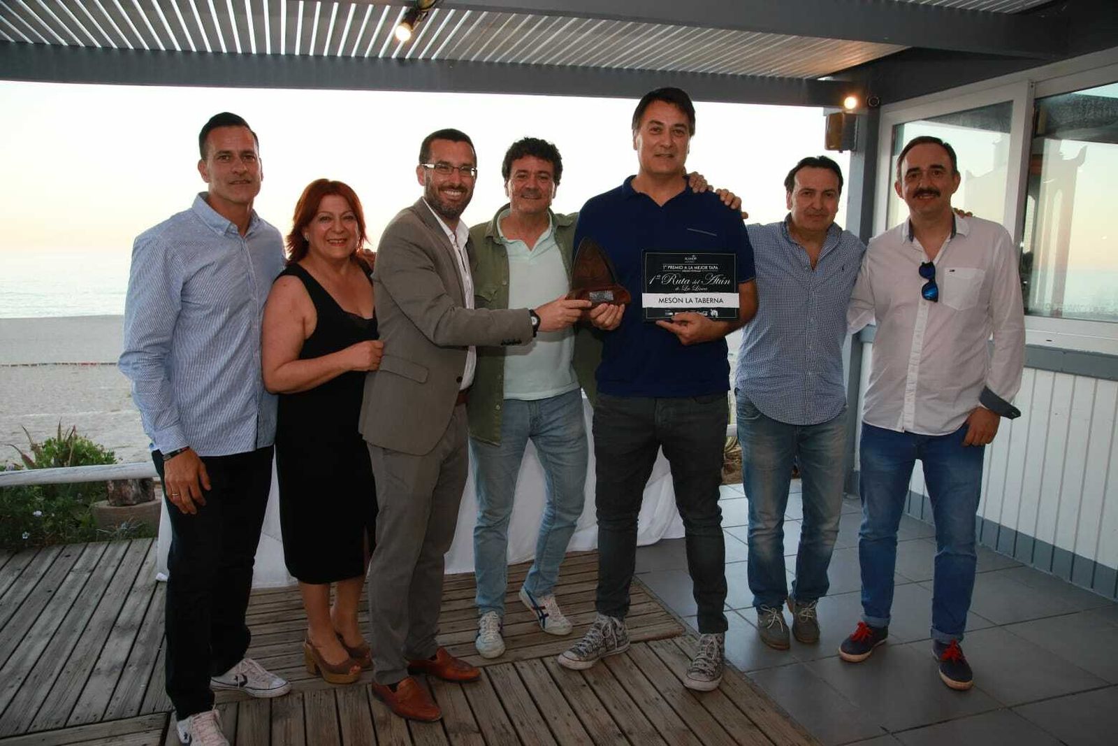 La entrega del premio del público al mesón La Taberna