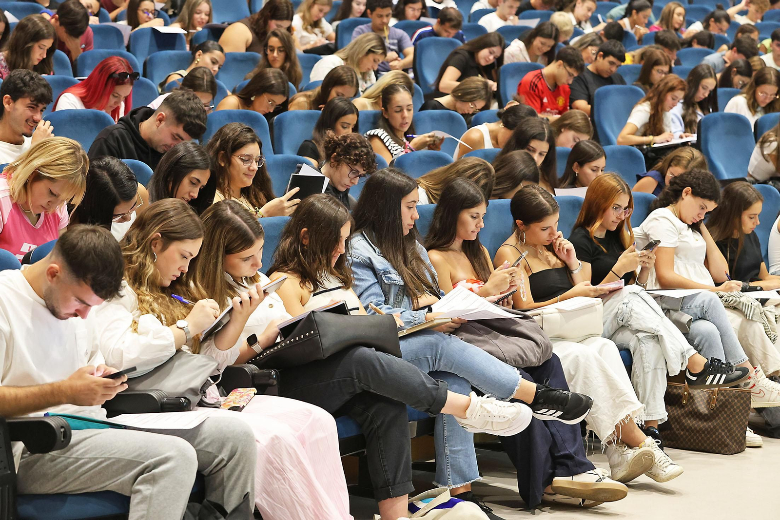 Jornada de bienvenida para estudiantes de nuevo ingreso en la UHU