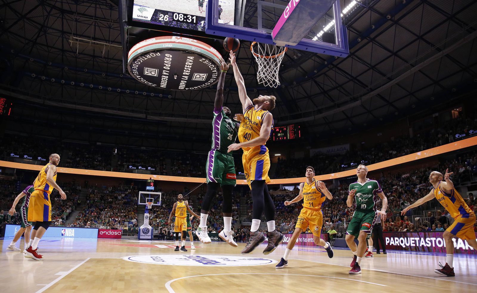 Lessort lanza ante Fischer.