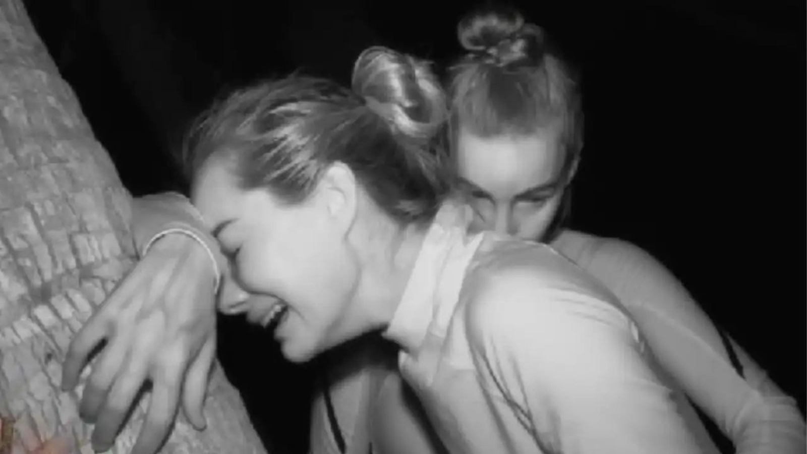 Adara Molinero llora desconsolada tras la marcha de su madre de 'Supervivientes All Stars'