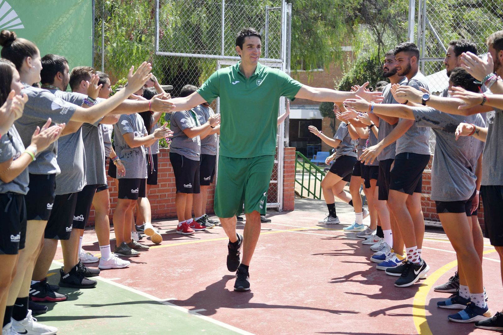 La visita de Carlos Suárez al Campus Unicaja, en fotos
