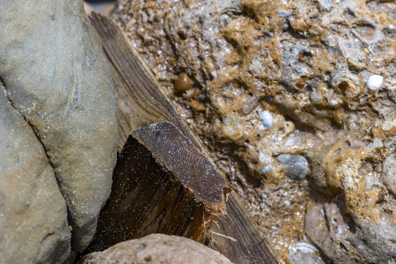Las imágenes de la playa de los Caños tras el fuerte oleaje