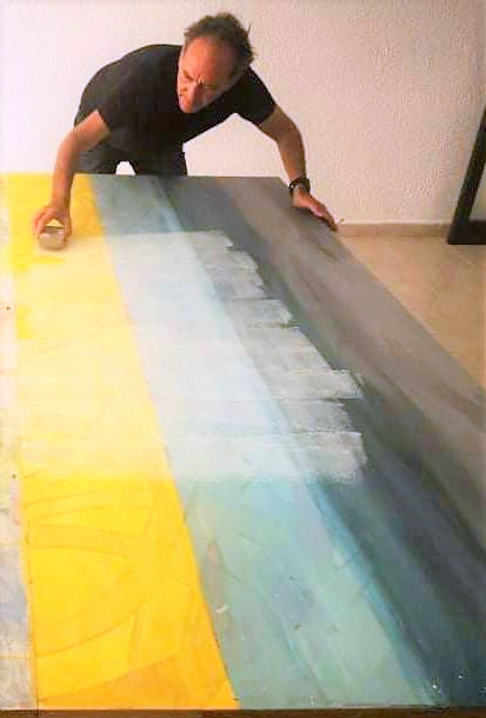 Fernando Barrionuevo preparando una de sus obras.