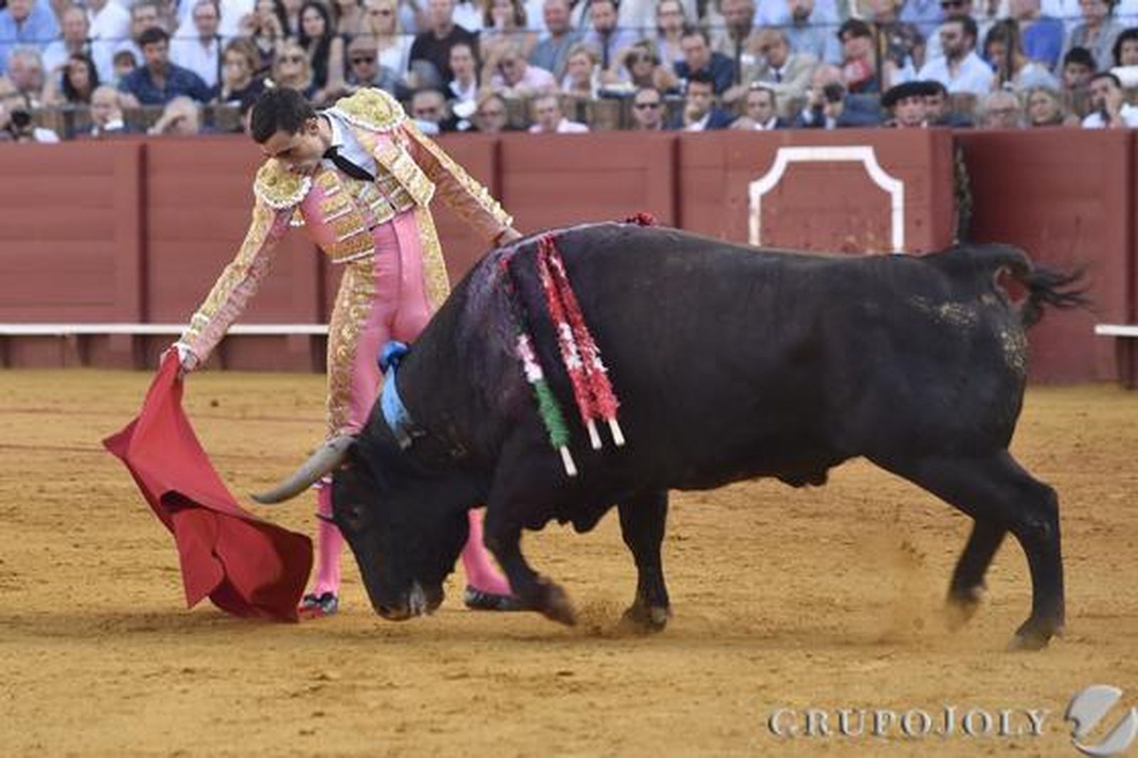 Paco Ureña en el segundo toro./ Juan Carlos Vázquez