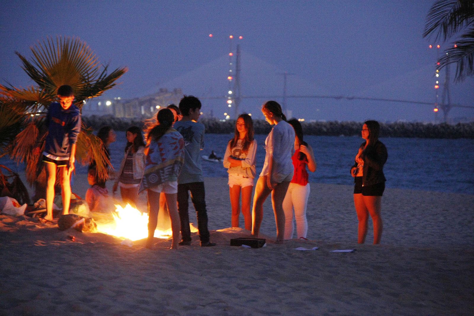 Una imagen retrospectiva de una de las veladas de la Noche de San Juan celebradas en la playa de la Puntilla.