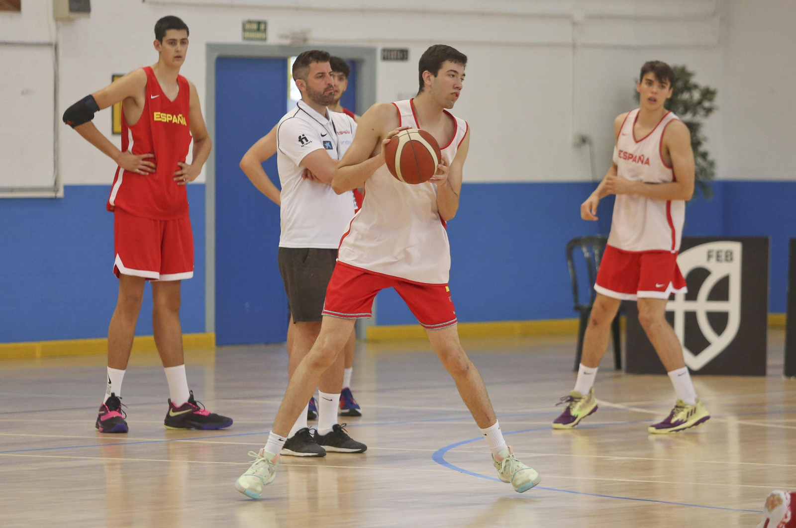 Las fotos de España sub 17 en Fuengirola