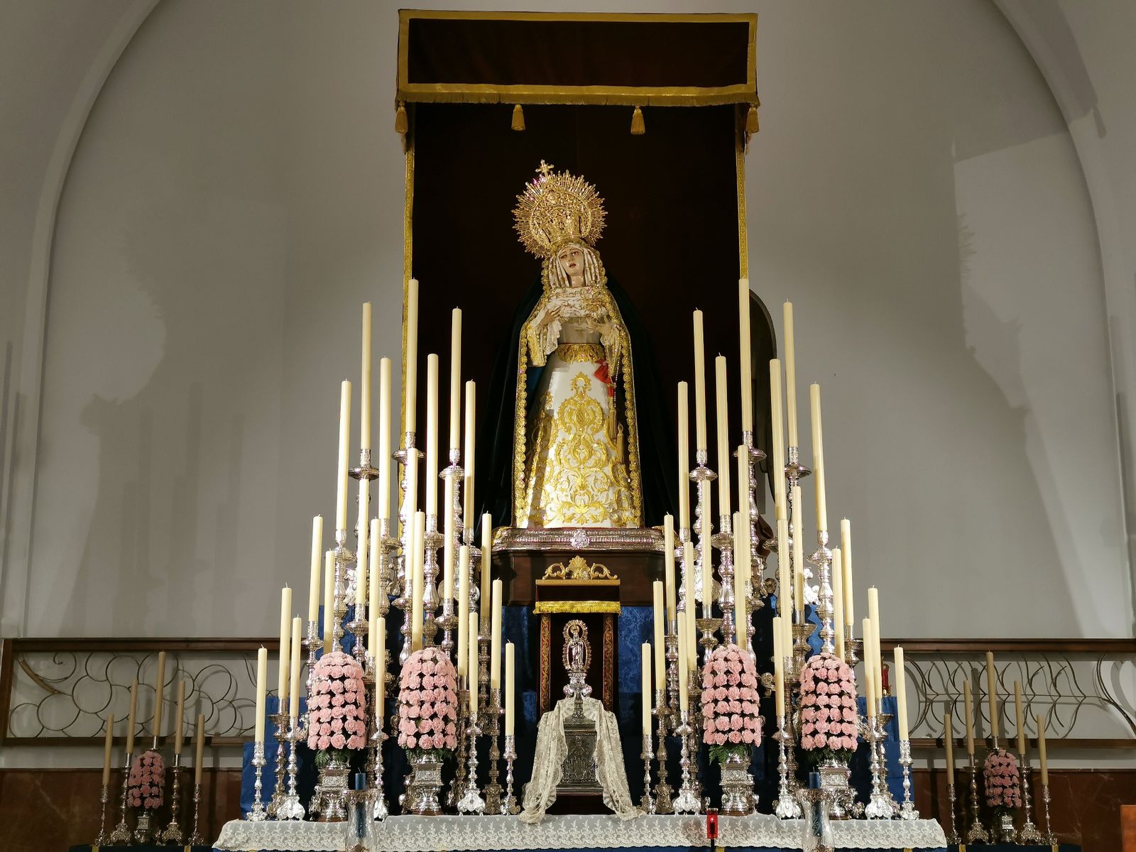 Nuestra Señora Mediadora de la Salvación en la parroquia del Ave María.