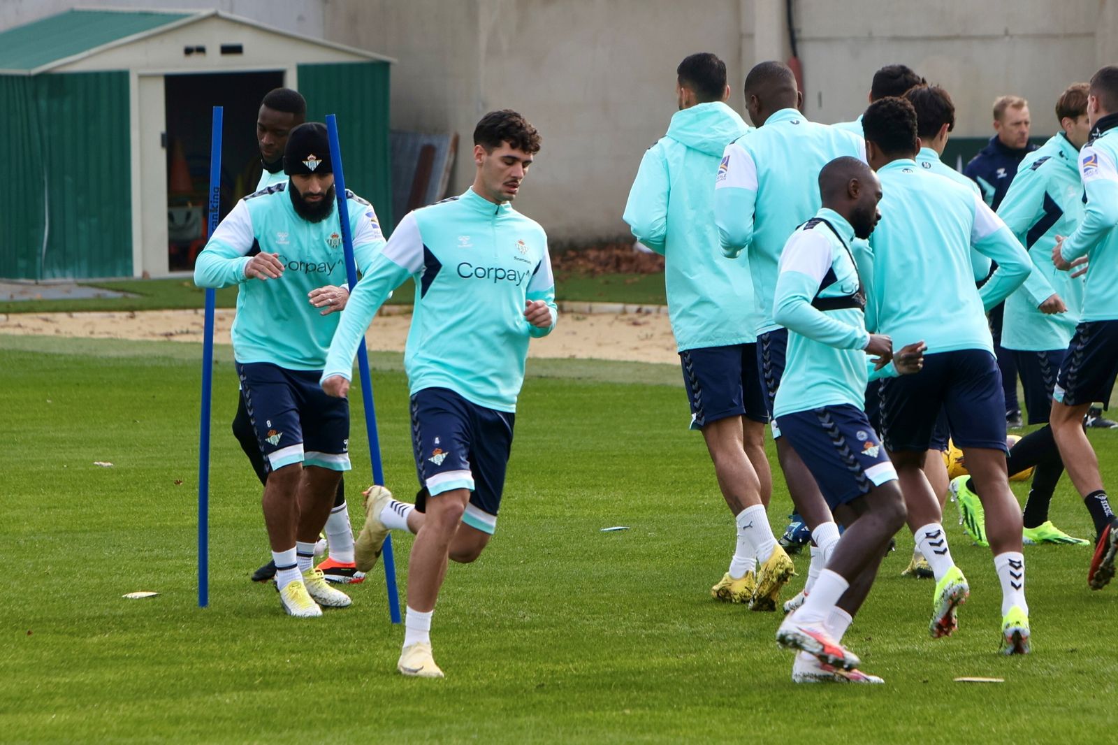 Las fotos del primer entrenamiento de Johnny Cardoso con el Betis