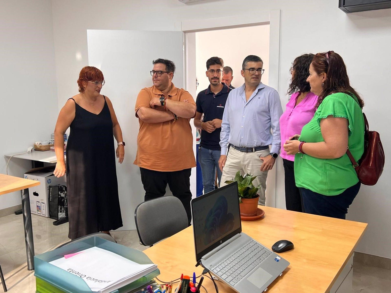 Visita del delegado de Empleo de la Junta en Granada, José Javier Martín, a la Unidad Orienta de Albuñol, junto con la alcaldesa, María José Sánchez y el presidente de la Mancomunidad de Municipios de la Costa Tropical, Rafael Caballero