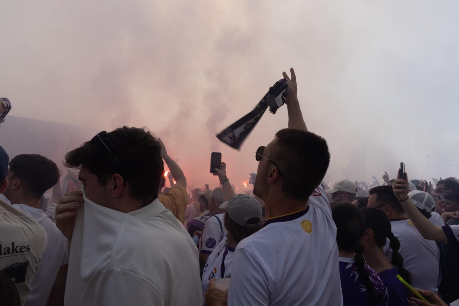 El épico recibimiento de la afición lagarta al Real Jaén, en imágenes