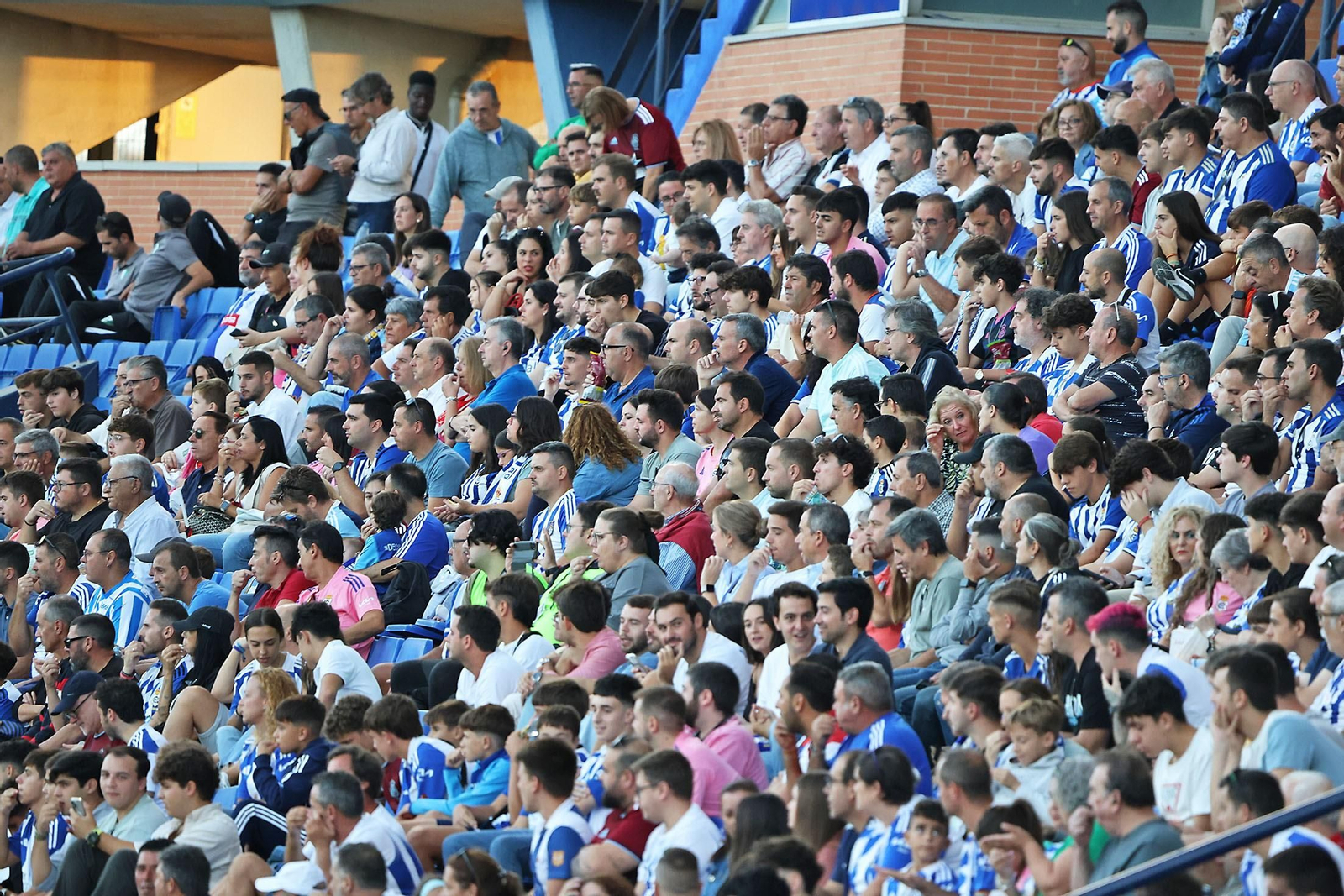 Ambiente de las gradas en el choque ante el Fuenlabrada. Ambiente de las gradas en el choque ante el Fuenlabrada.