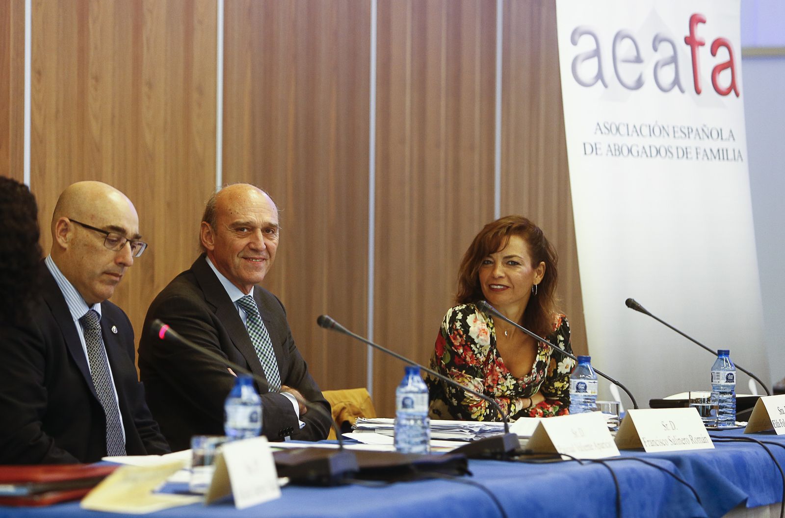 El presidente del Colegio de Abogados de Cádiz, Pascual Valiente; el magistrado Francisco Salinero y la abogada Elda Folgar, coordinadora de la jornada.
