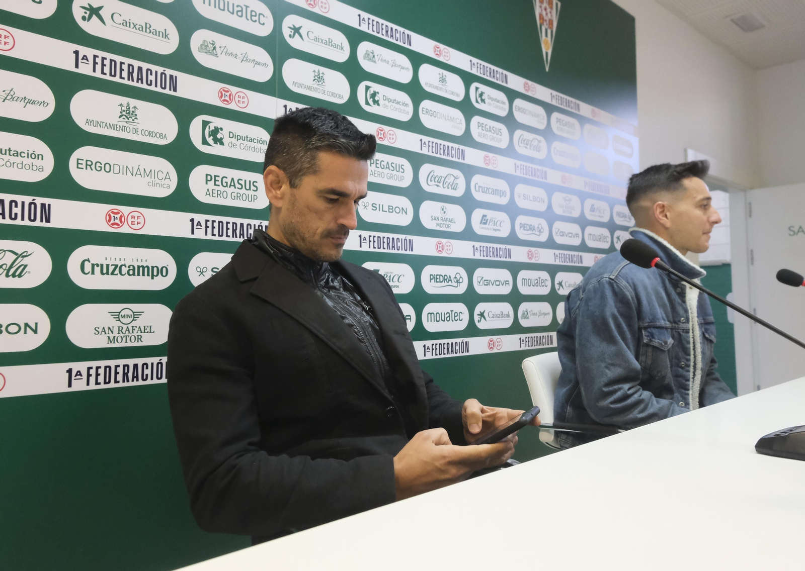 La presentación de Antonio Caballero como jugador del Córdoba CF, en imágenes