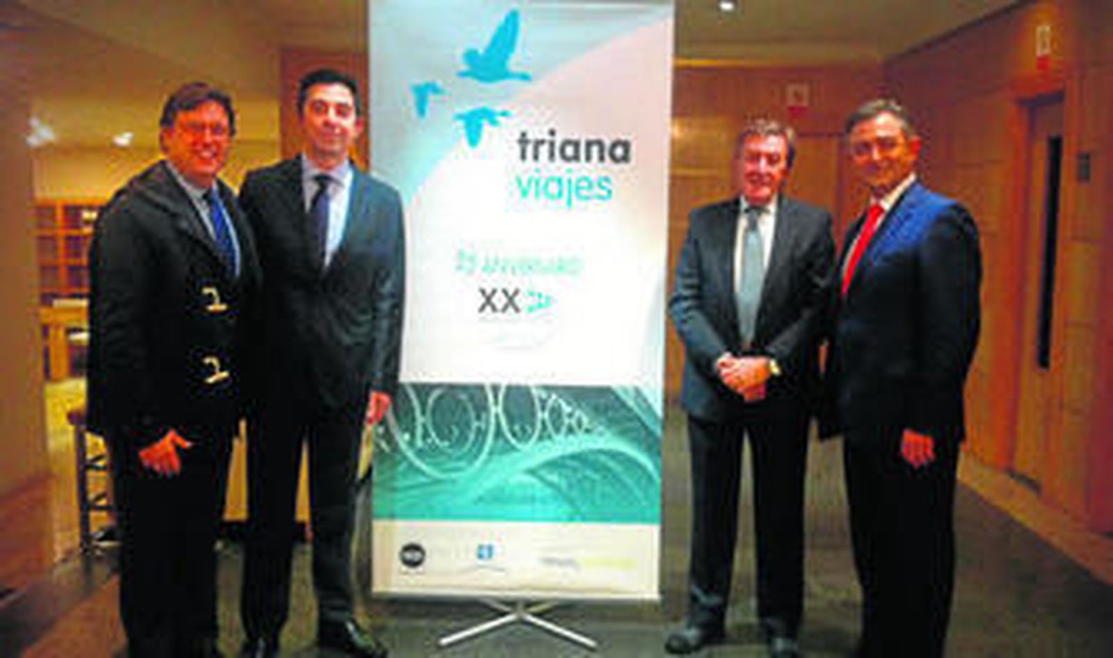 Antonio Castaño, gerente del Consorcio Turismo de Sevilla, con José Manuel Lastra, director general de Triana Viajes, José Miguel Nicolás, presidente de Aevise, y Arturo Lastra, consejero delegado de Triana Viajes.
