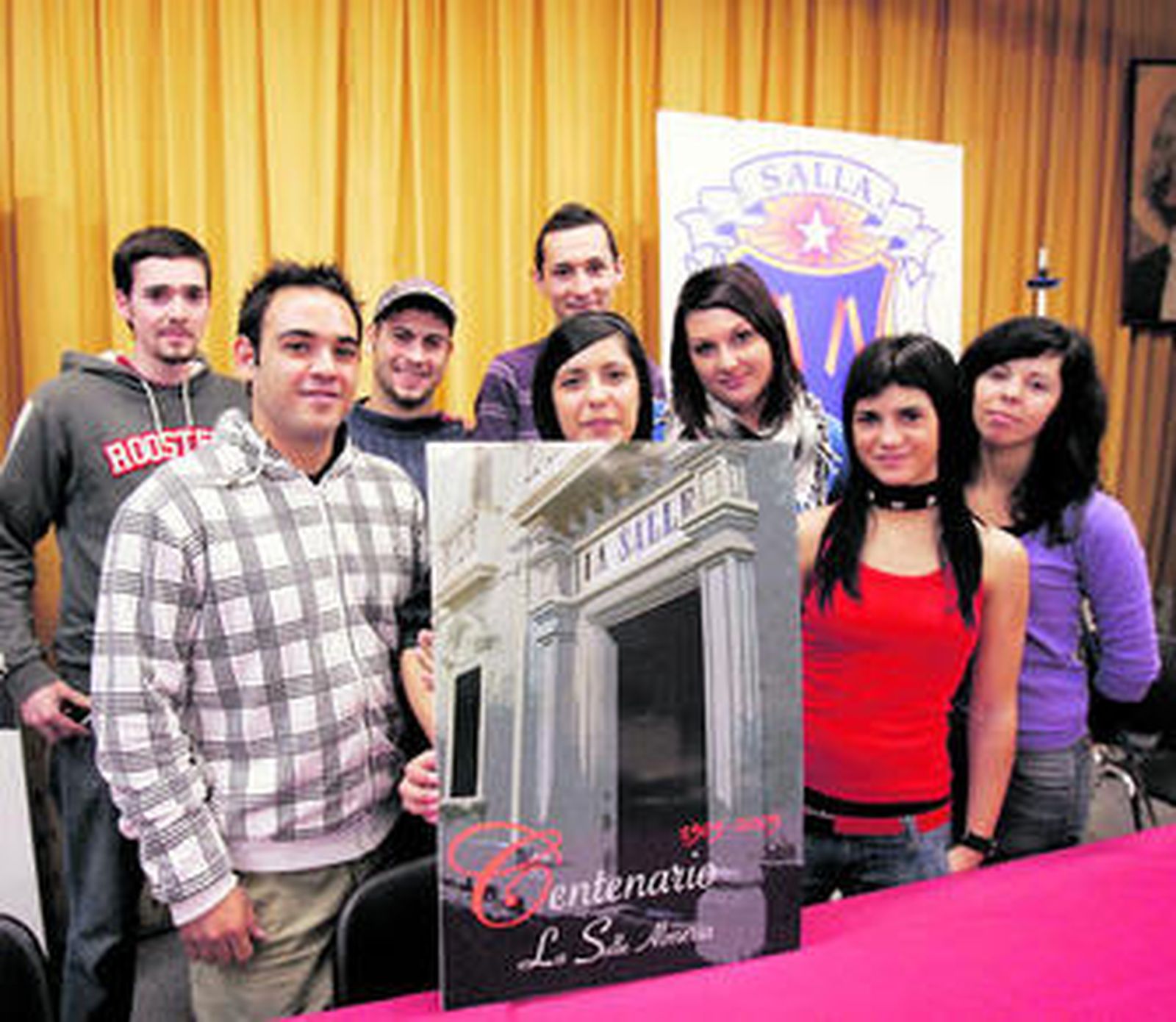 Laura López fue la ganadora debido a su diseño del cartel del Centenario de La Salle.