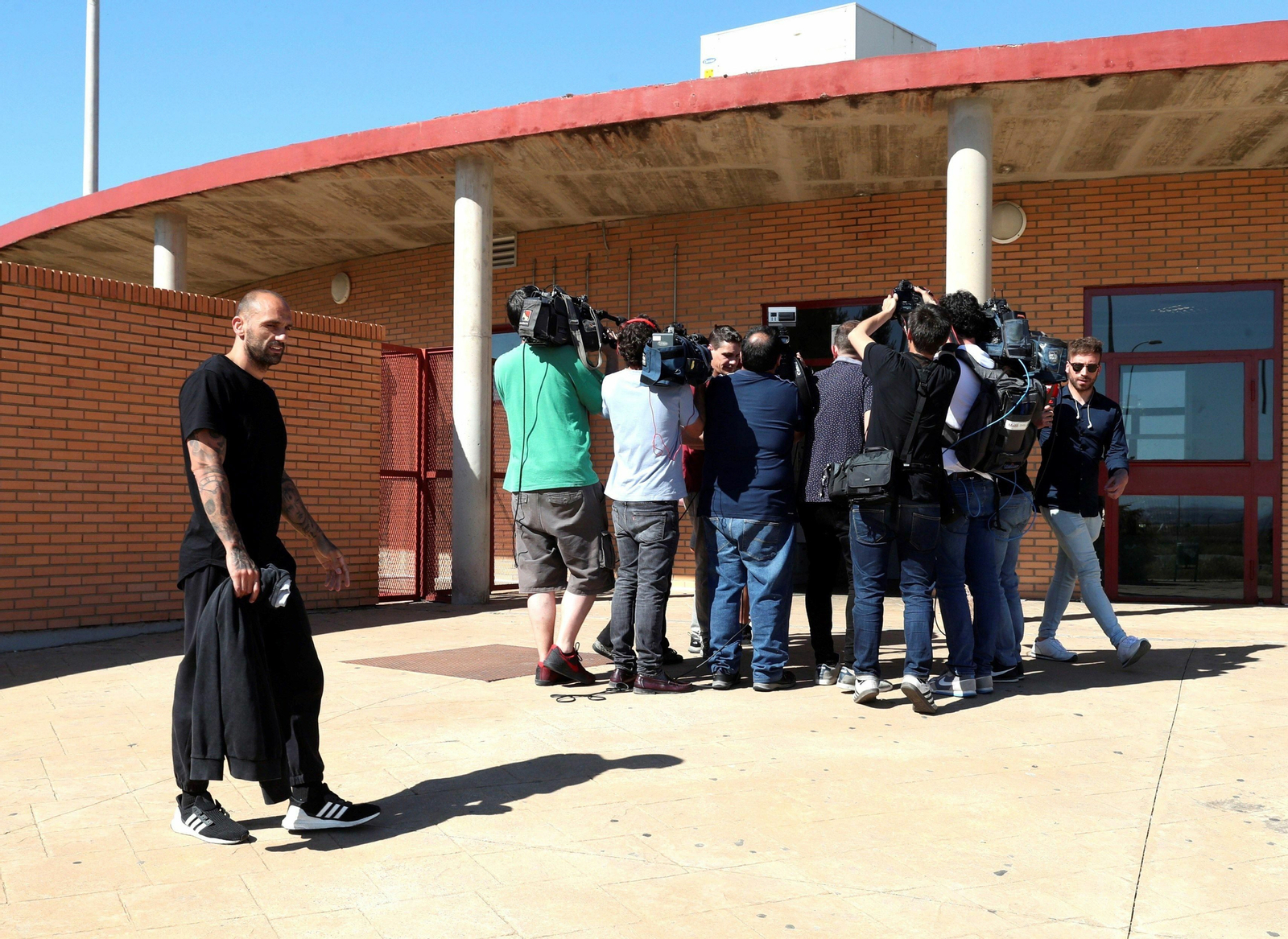 Las fotos de la salida de prisión de Carlos Aranda.