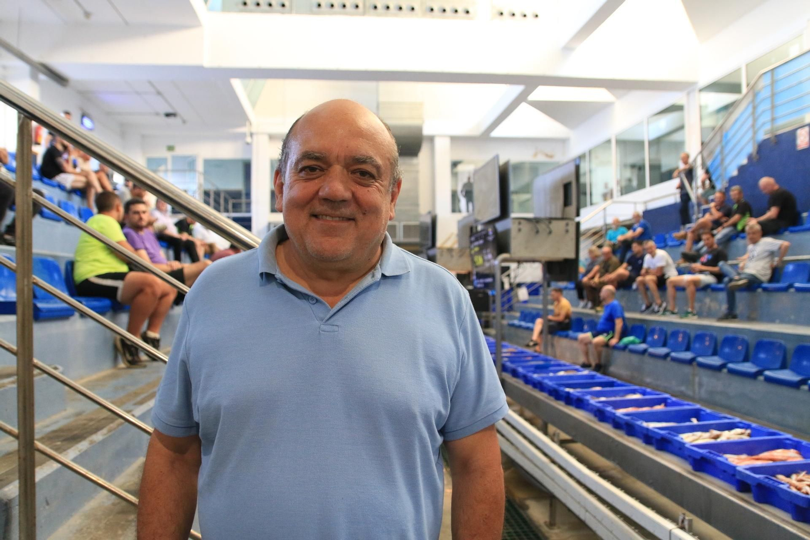 Vea cómo se descargan y se venden en la lonja la Gamba Roja de Almería