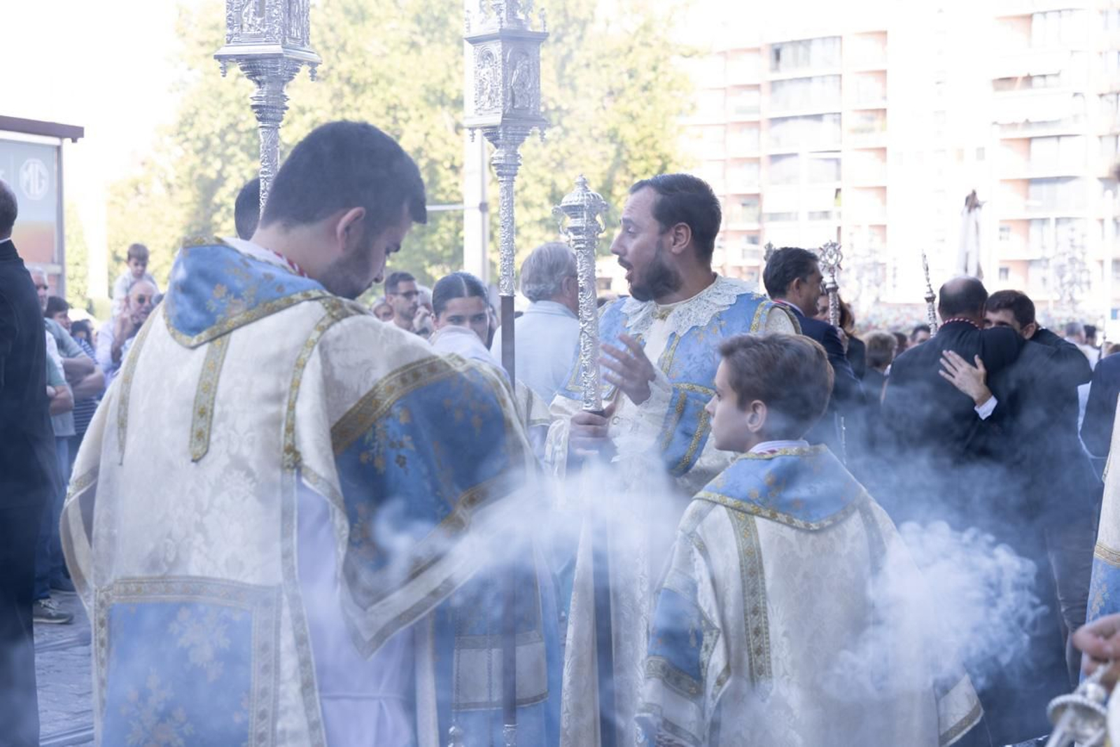 Un Jaén repleto de fieles acompañan los traslados de las veinte imágenes de la Magna (I)