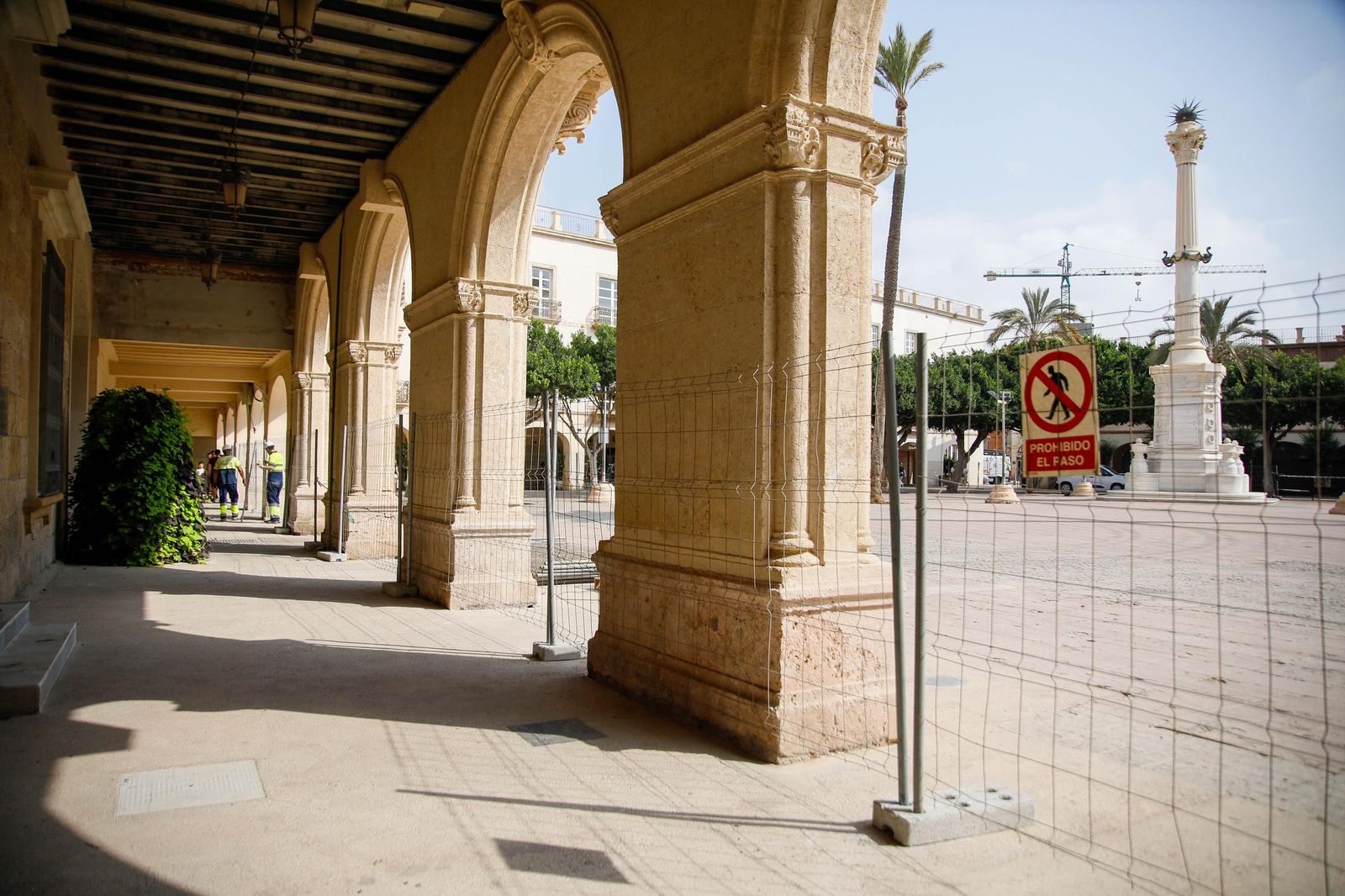 Las imágenes del inicio de las obras en la Plaza Vieja de Almería