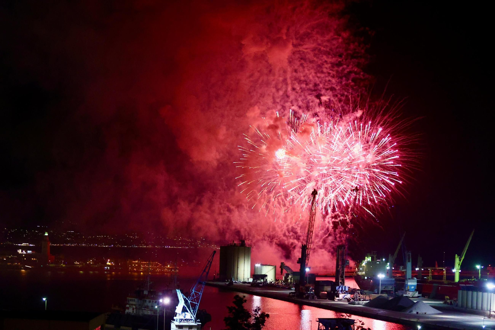 Las mejores fotos de los fuegos artificiales de la Feria de Málaga 2024