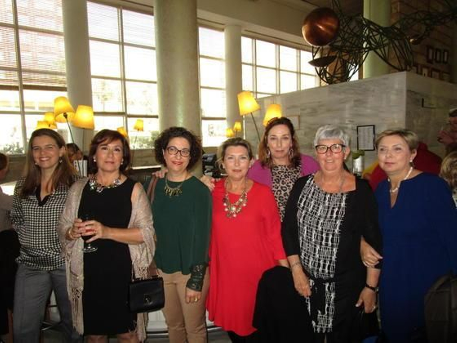 María Ayllón, Ana Carmona, Eloísa Fernández Repeto, las hermanas Merche, Amalia y Concha Tejuca Marenco y Virtudes Fernández.

Foto: Ignacio Casas de Ciria
