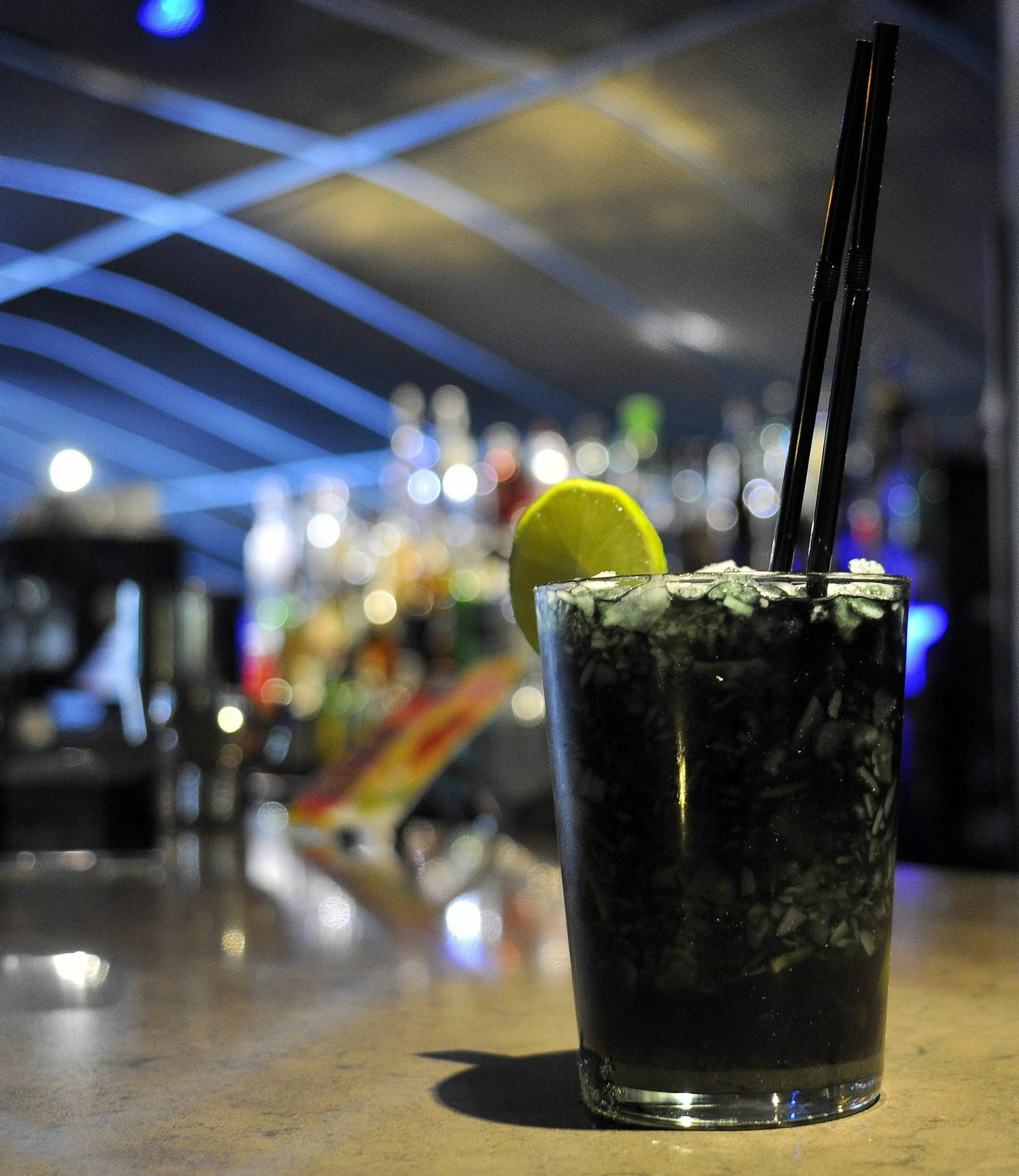 La ingesta de bebidas alcohólicas y de las azucaradas incrementa en verano y con ello las caries.