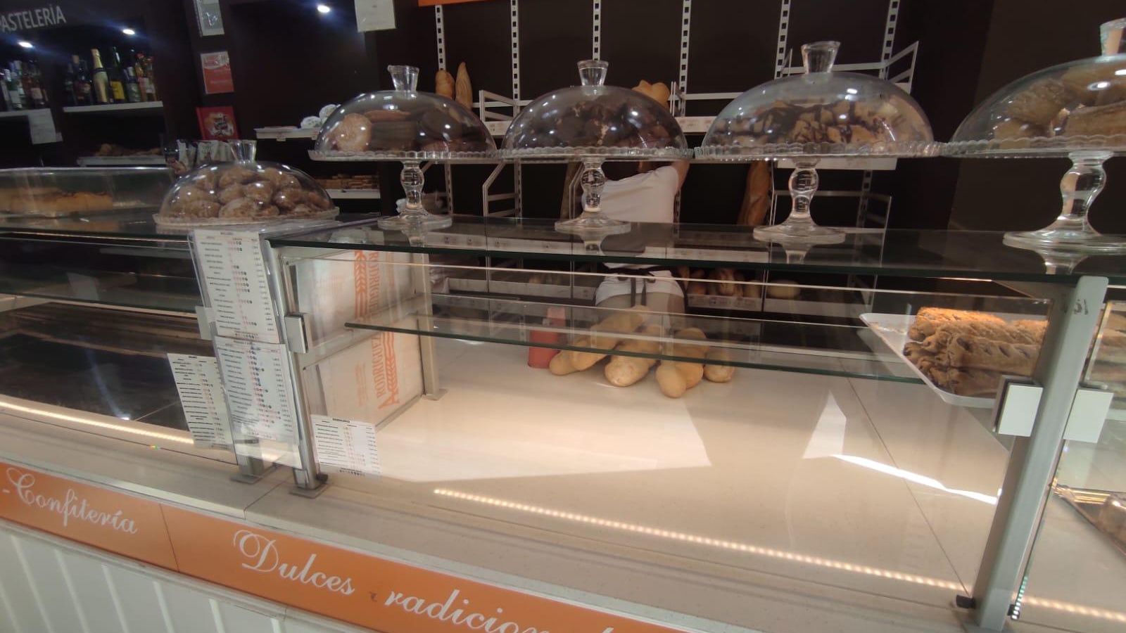 Una panadería de Jaén, con las existencias bajo mínimos.