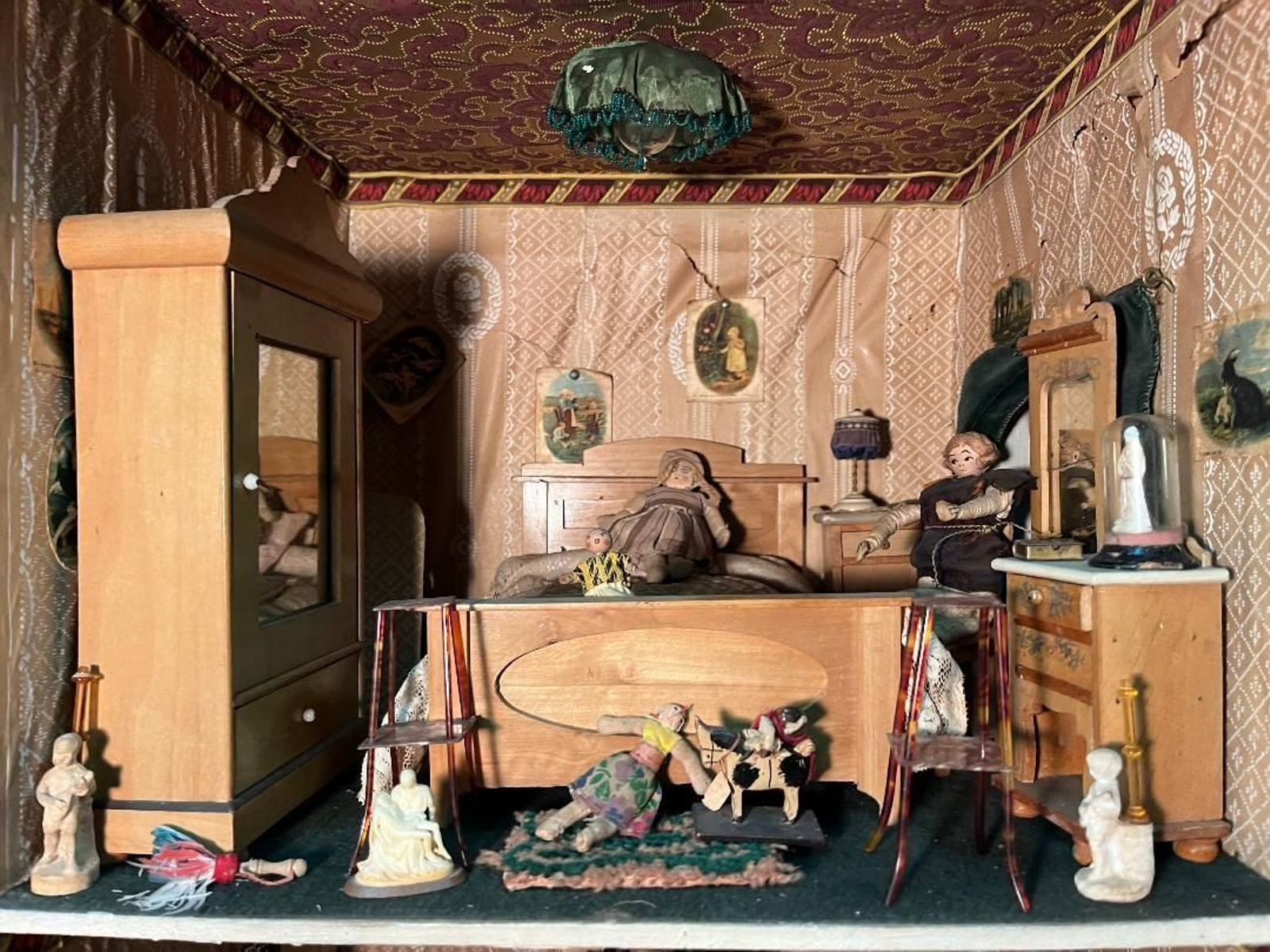 Dormitorio principal de la casa de muñecas