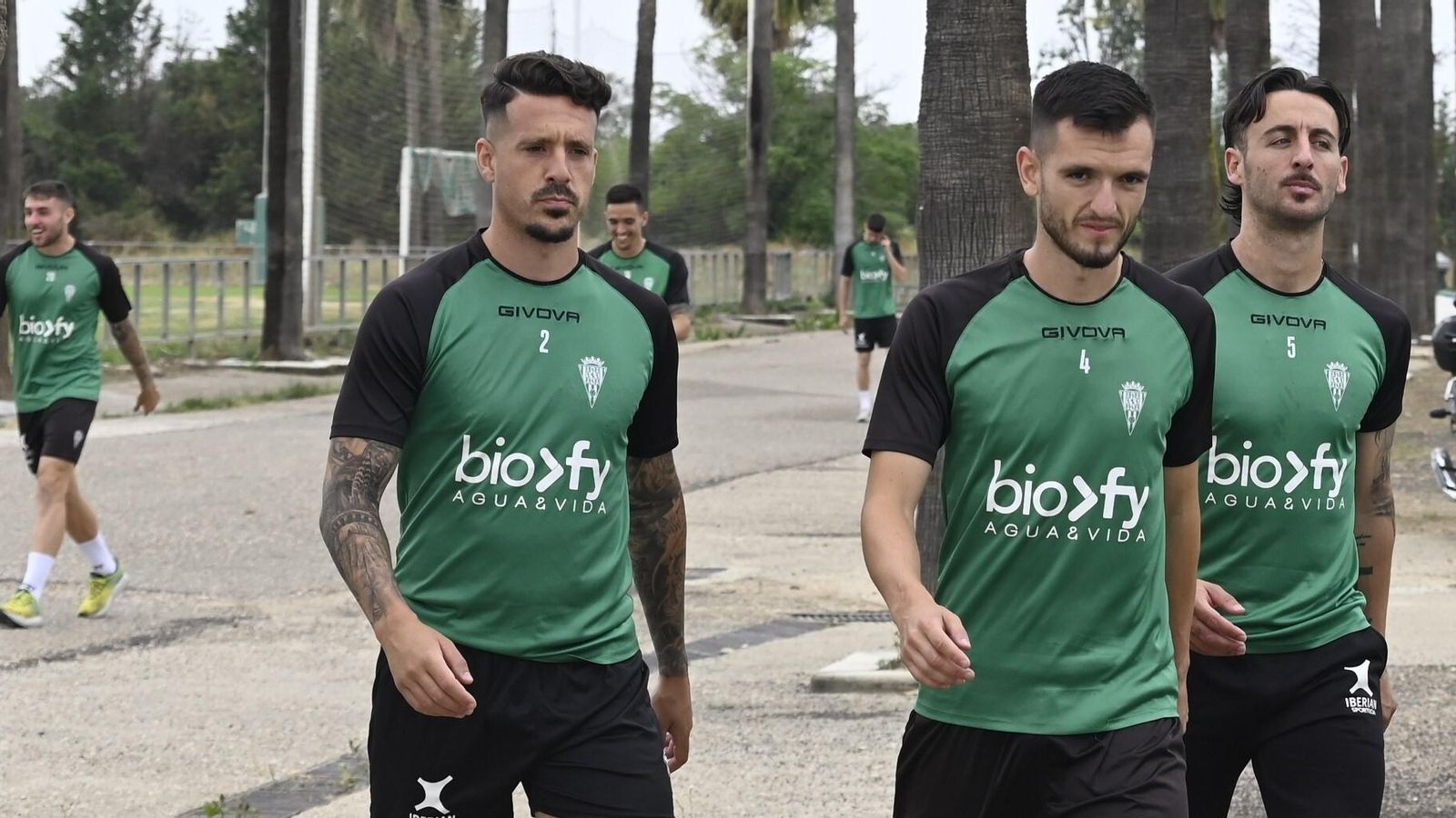 Iván Rodríguez, Lapeña y Adri Castellano llegan a un entrenamiento del Córdoba CF.