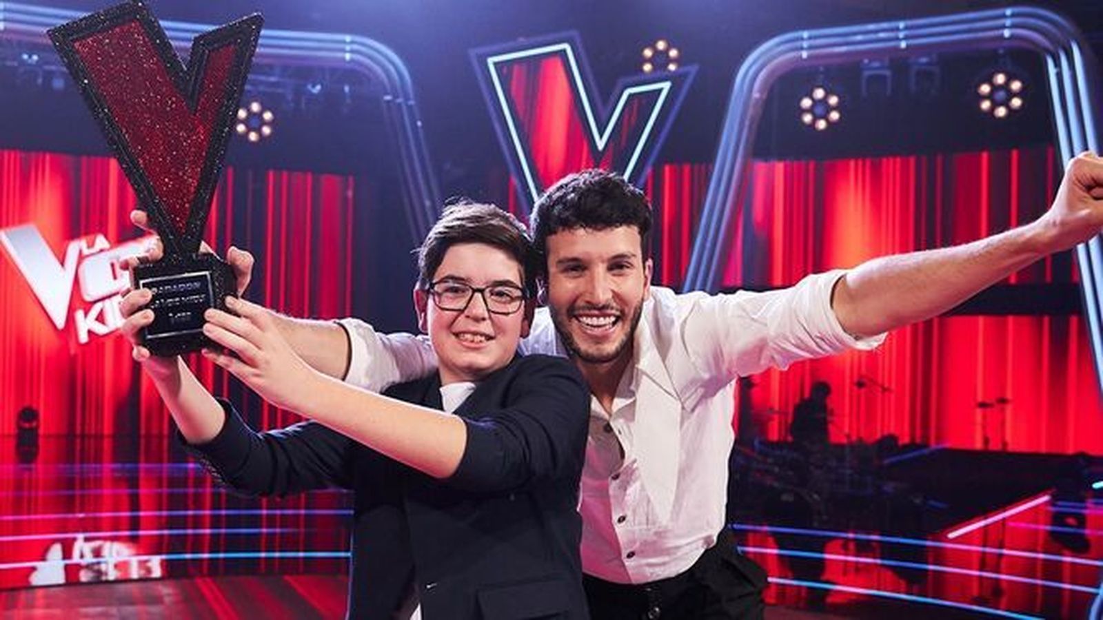 Rubén Franco junto a Sebastián Yatra.