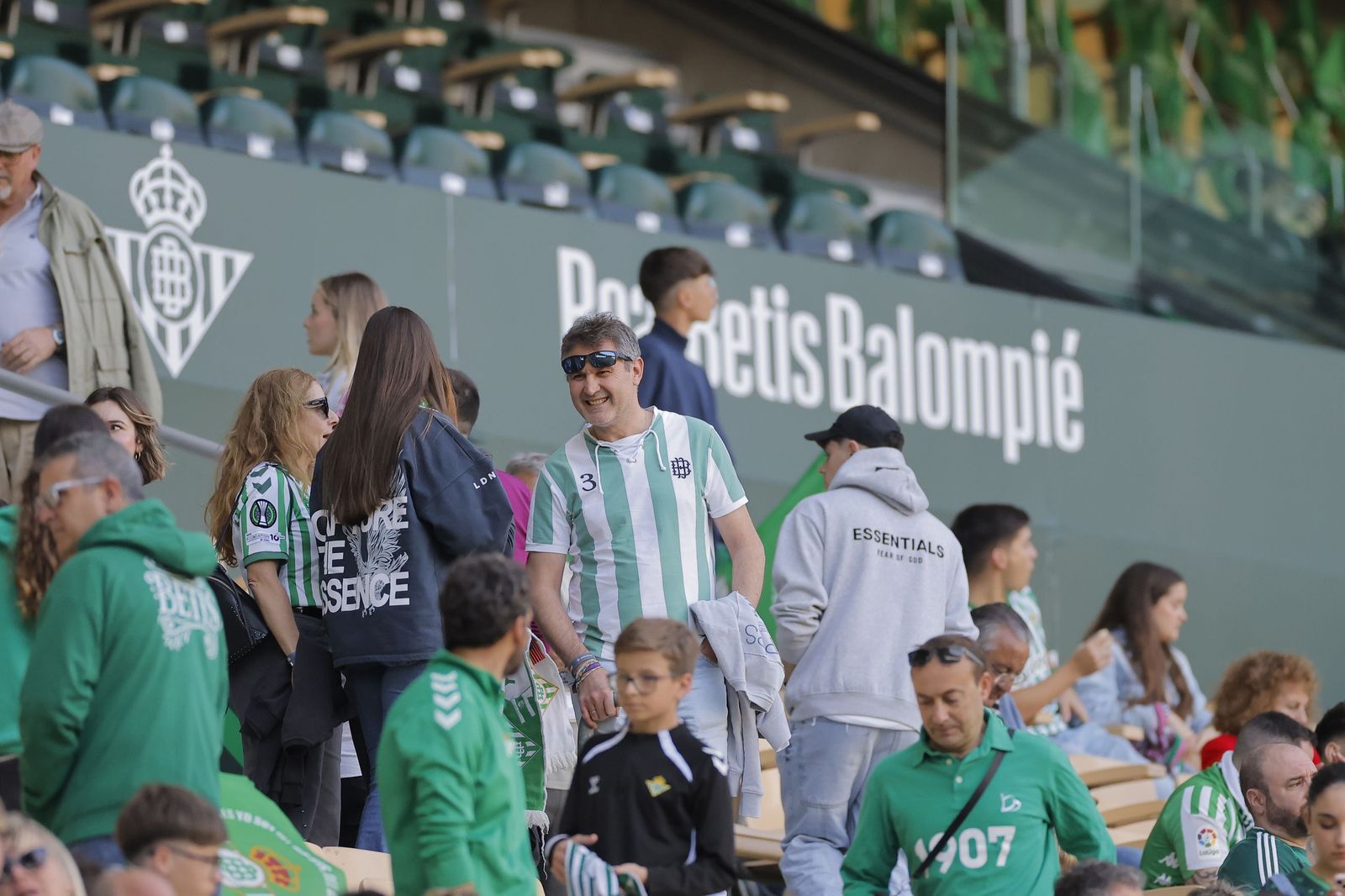 Búscate en las fotos del Betis - Sevilla