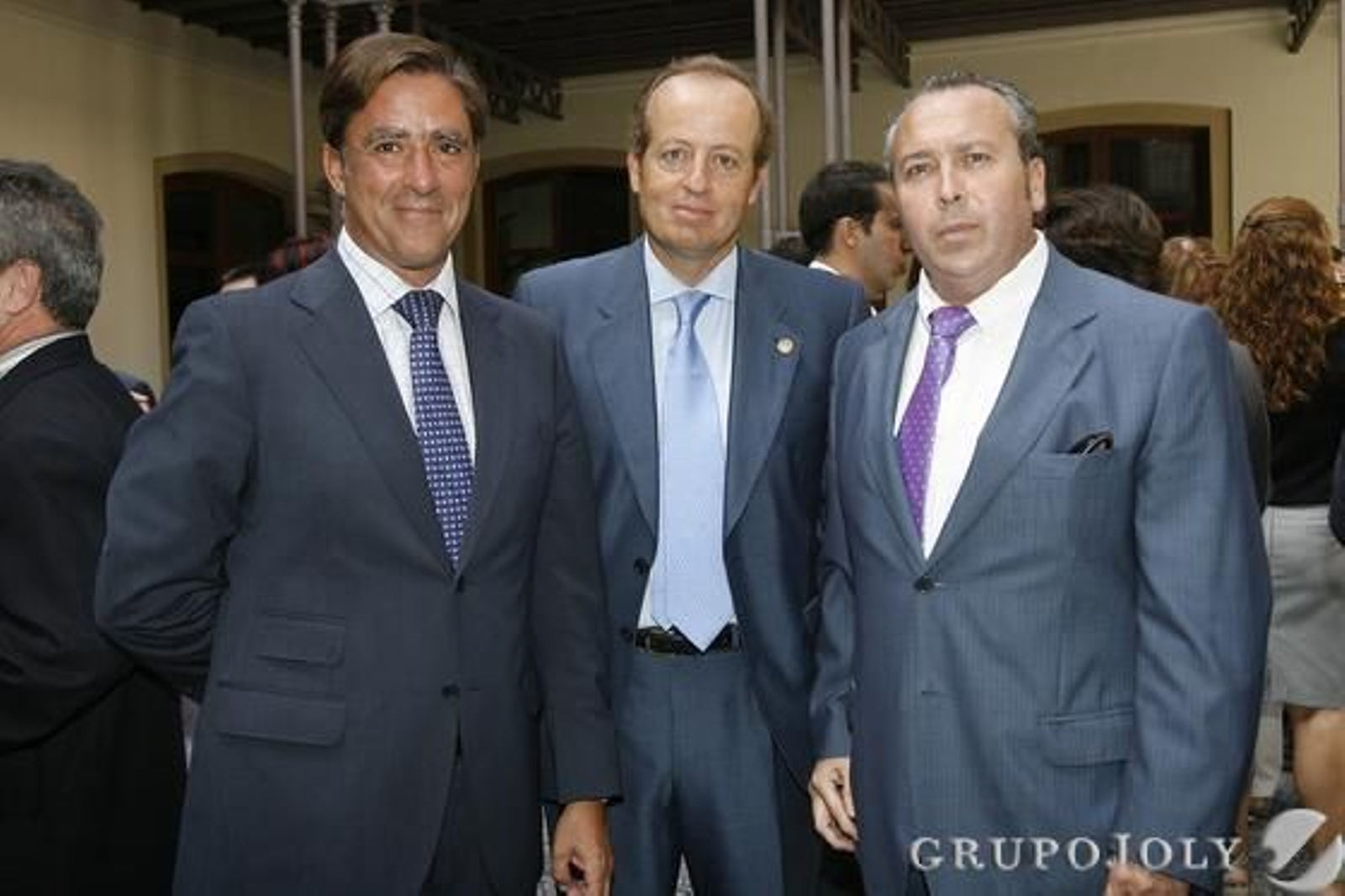 Manuel Estrella, presidente de la Audiencia Provincial de Cádiz; Marcos Camacho, decano de los abogados jerezanos, y Benjamín Sánchez, director comercial del Diario.

Foto: Julio Gonzalez-Joaquin Pino-Jose Braza