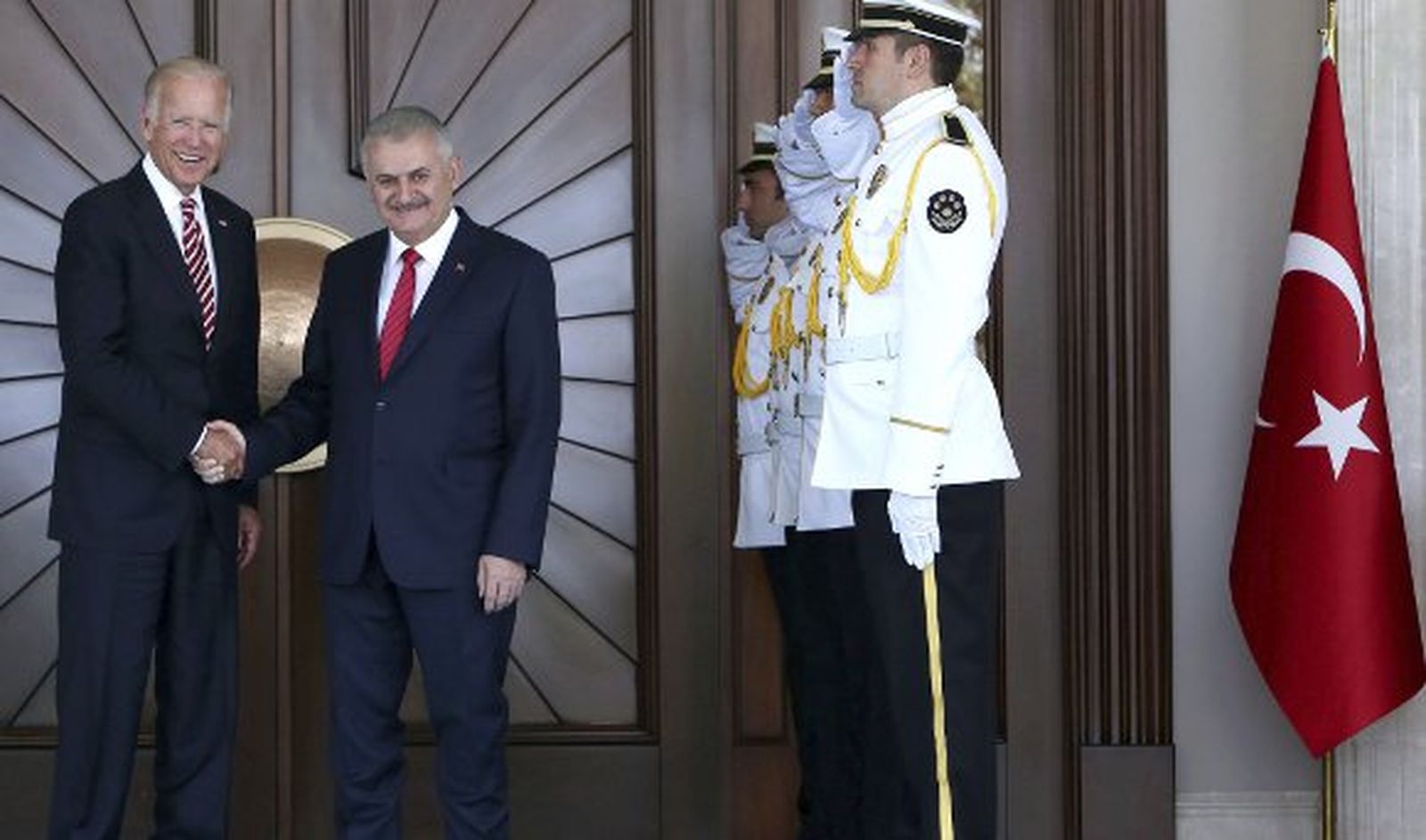 Biden niega que EEUU supiera del golpe a Turquía y promete cooperación