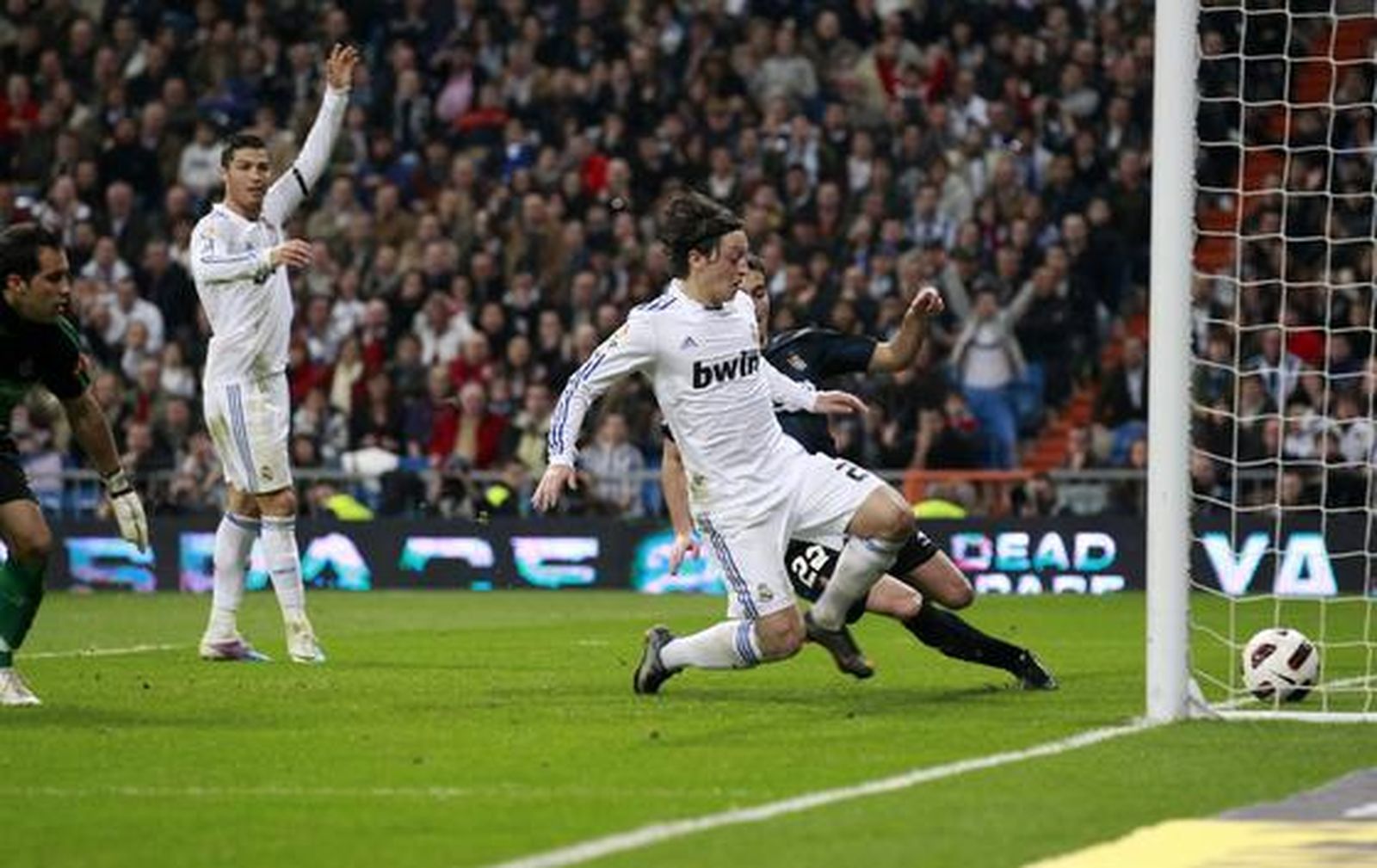 El Real Madrid recupera su mejor versión y vence a la Real Sociedad.

Foto: AFP/ Reuters/ EFE