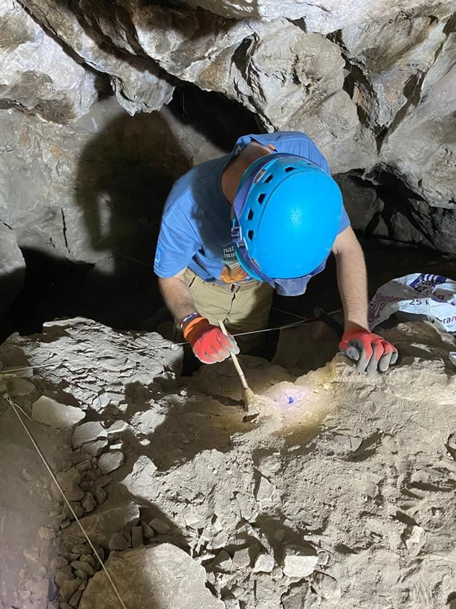 Los hallazgos de restos humanos de la edad del Cobre, en la cueva del río Cuadros, en Bedmar, en imágenes