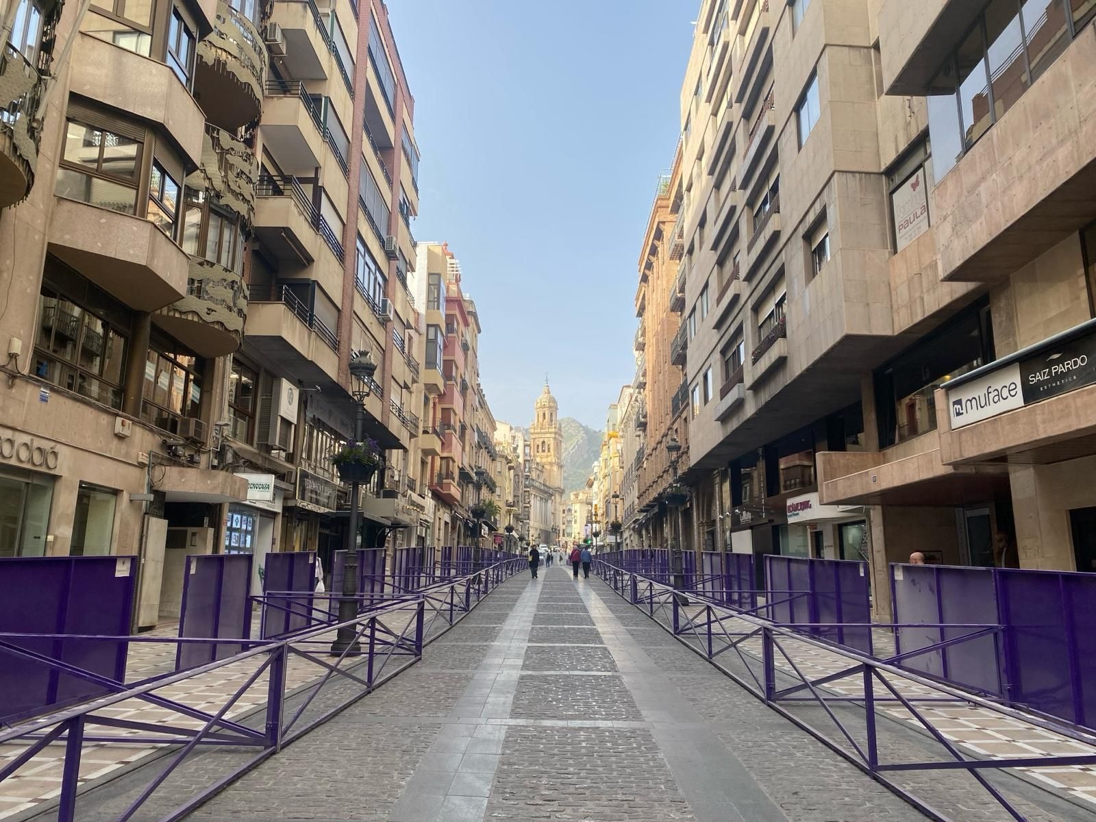 Perspectiva de la calle Bernabé Soriano, con la catedral al fondo.