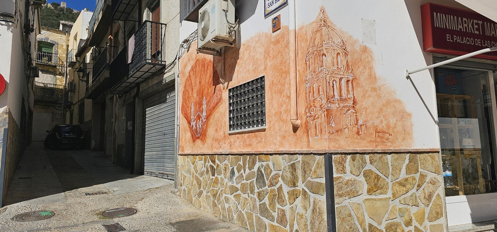 Arte urbano y turismo se dan la mano en estos murales del Camino Mozárabe de Santiago