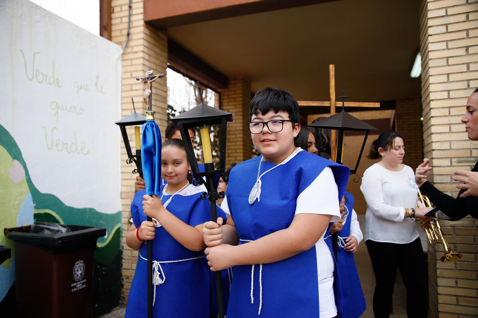 Las imágenes del CEIP San Fernando de El Zapillo de la ciudad de Almería en procesión en el viernes de dolores