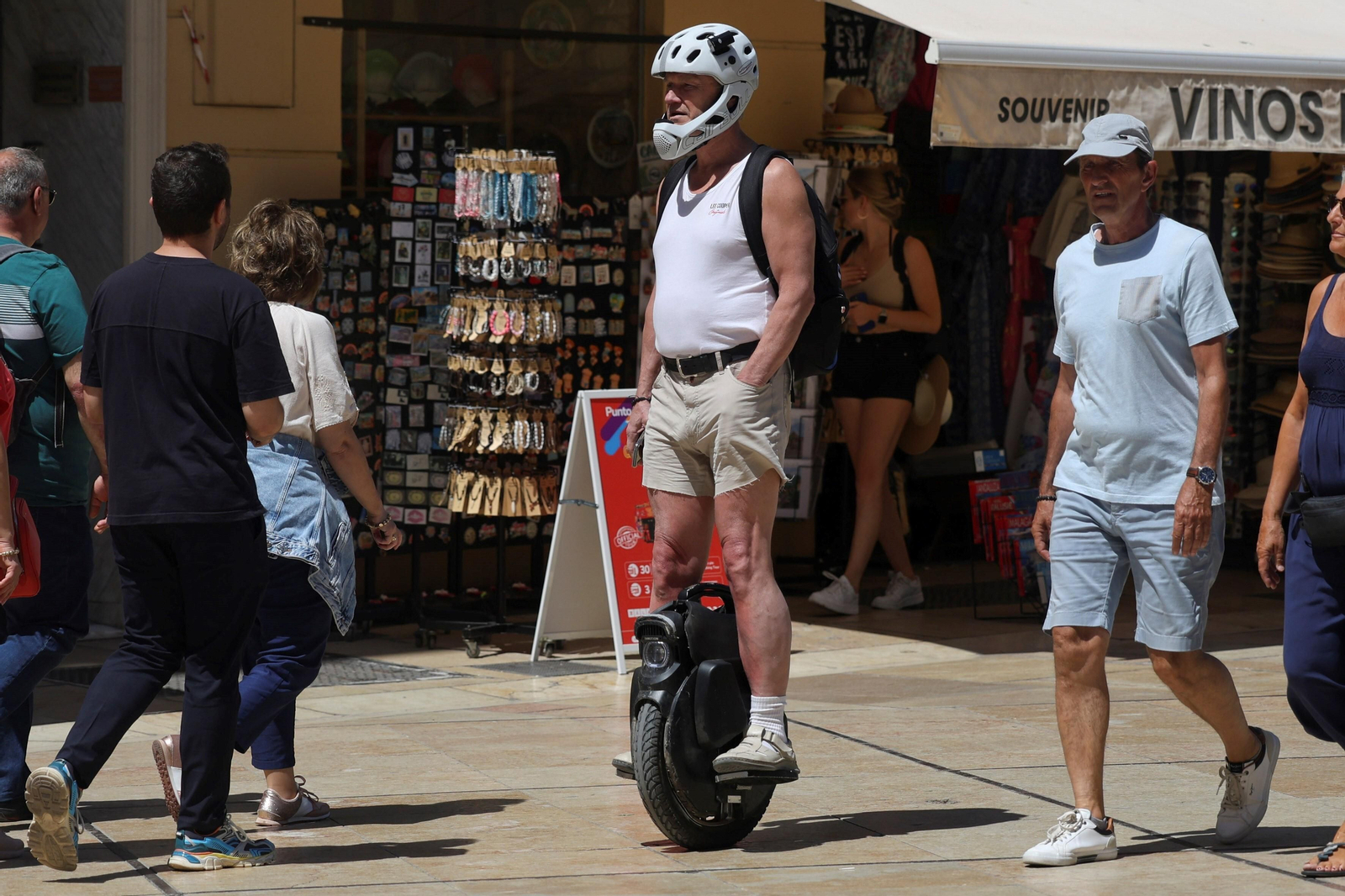 La llegada del terral a Málaga, en fotos