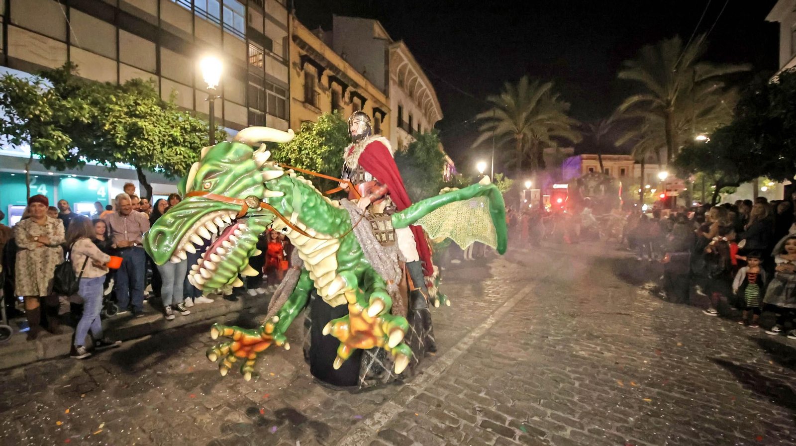 El desfile de Halloween llena las calles de Jerez
