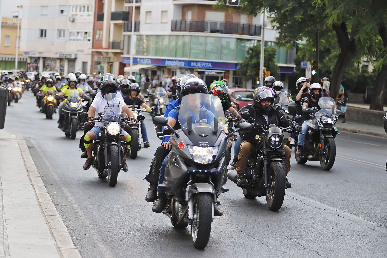 Las motos del club Descubridores toman las calles de Huelva