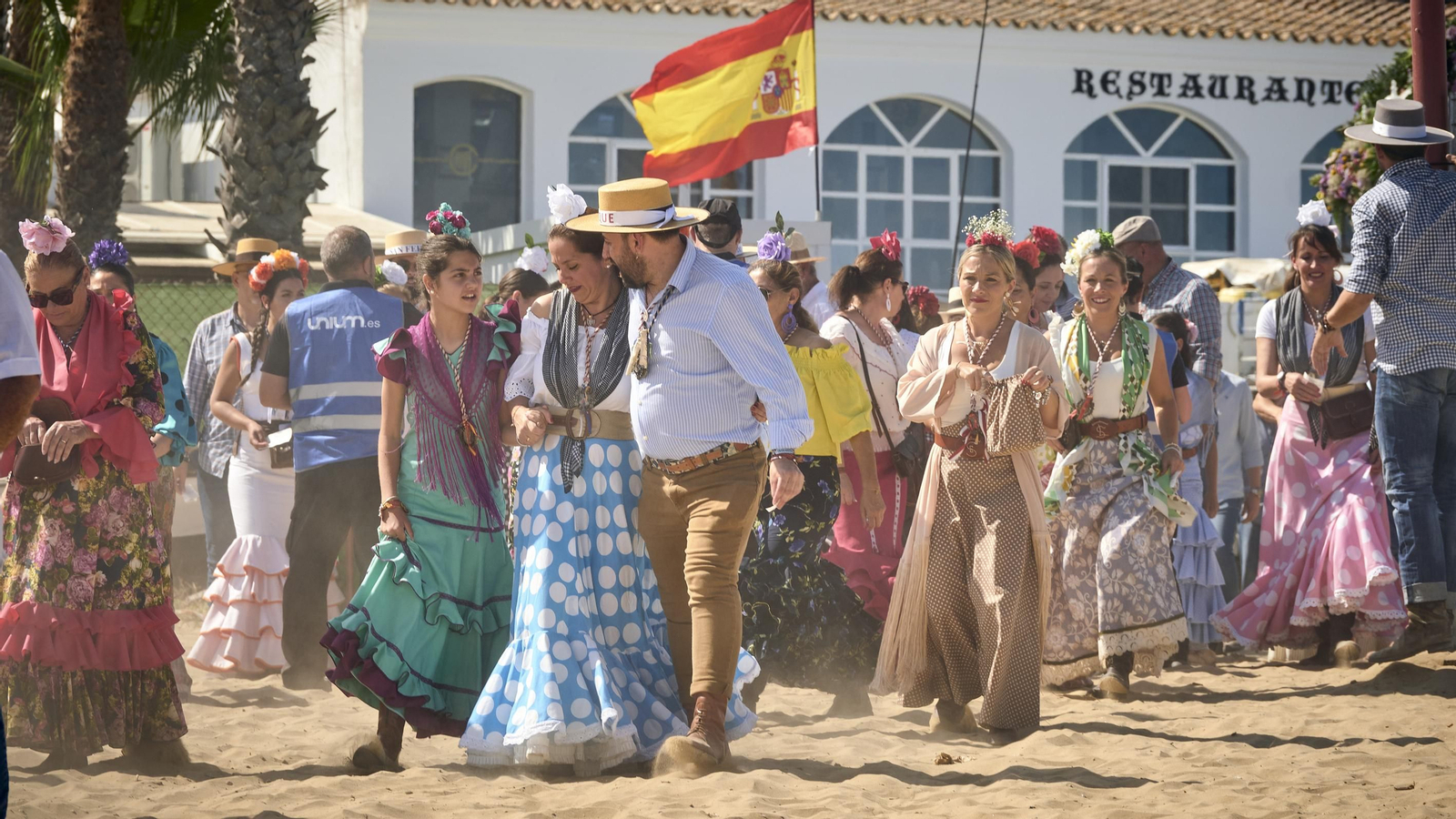 El embarque de las hermandes rocieras de Cádiz en Bajo de Guía