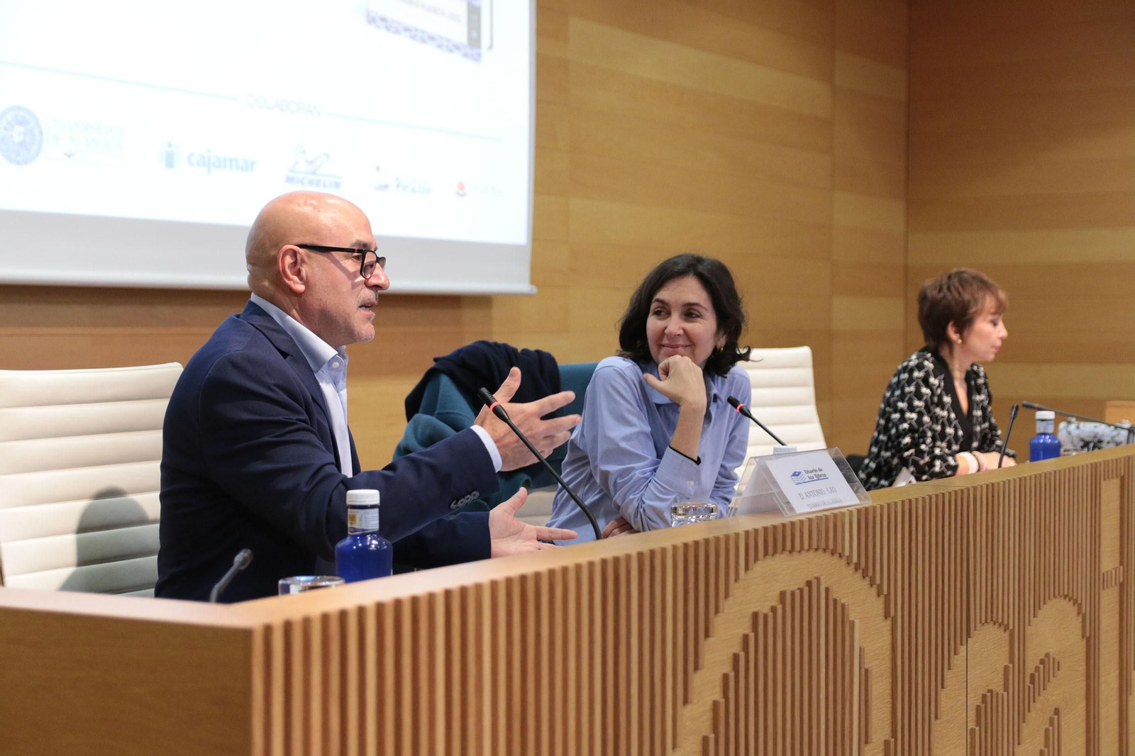 El Diario de los Libros, con Cristina Campos y su novela 'Historias de mujeres casadas'